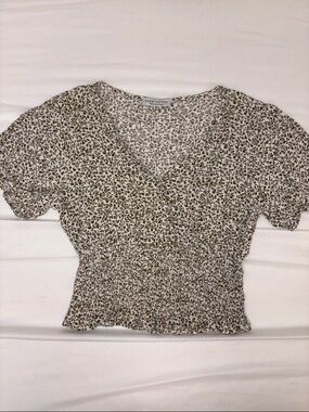 Woman’s Runched Cropped Lightweight Ditsy Top Sz M
